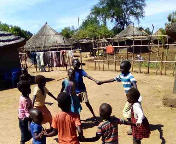 Olua children playing